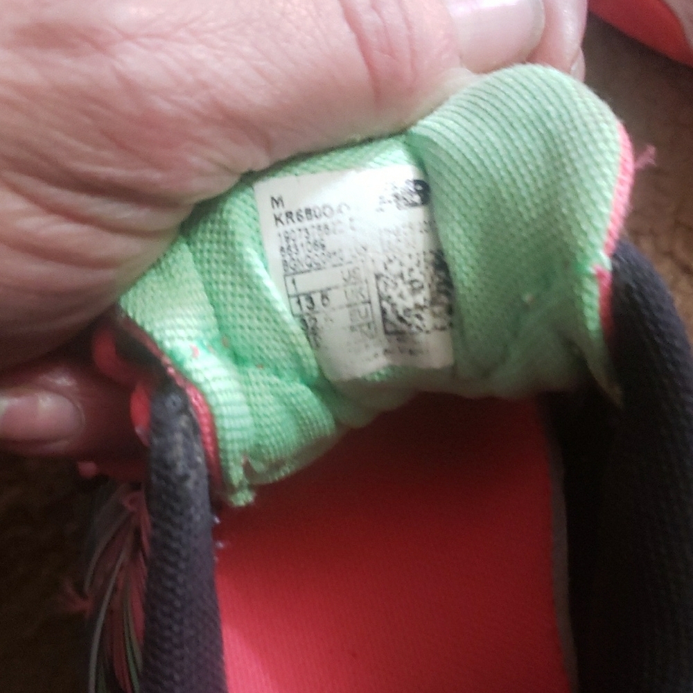 New Balance Kids Sneakers in Pink and Black - Picture 5 of 7